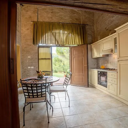 ファームステイ Tenuta Di Caiolo パニカーレ